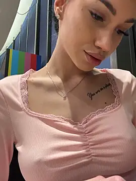 ilariea girl online show from February 6, 6:04 pm