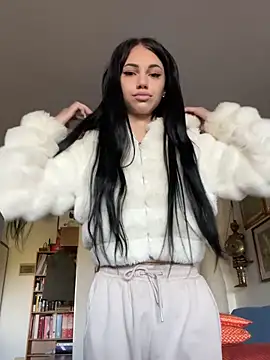 Snapshot of ilariea_girl chatting on October 16, 7:27 am ilariea girl online show from October 16, 7:27 am