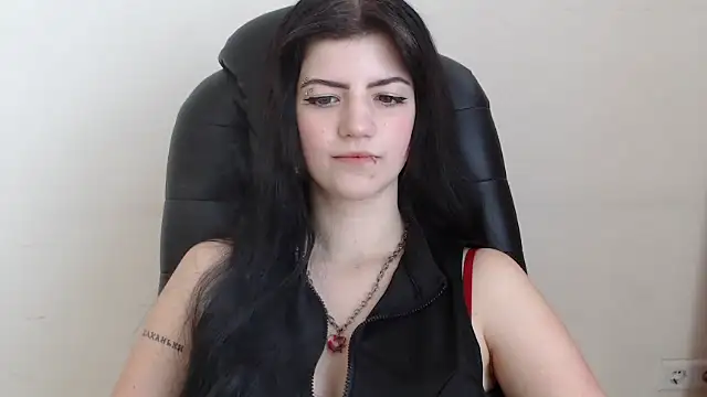 Snapshot of Miamoora chatting on October 3, 7:32 am Miamoora online show from October 3, 7:32 am