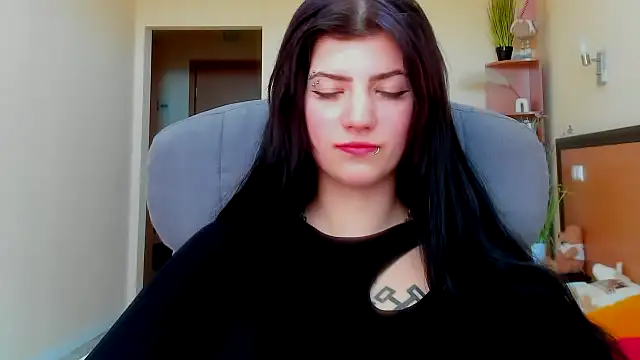 Snapshot of Miamoora chatting on October 16, 8:22 am Miamoora online show from October 16, 8:22 am