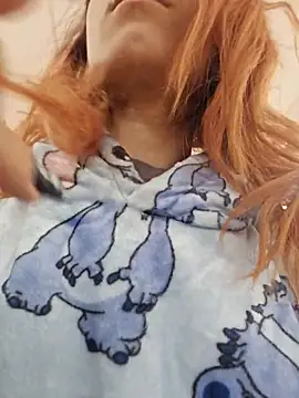 Snapshot of YuriXo chatting on November 6, 9:35 am YuriXo online show from November 6, 9:35 am