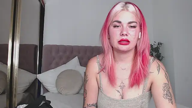 Snapshot of Naughty_kittyy1 chatting on October 12, 8:43 pm Naughty kittyy1 online show from October 12, 8:43 pm