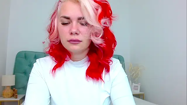 Snapshot of Naughty_kittyy1 chatting on October 7, 1:34 pm Naughty kittyy1 online show from October 7, 1:34 pm