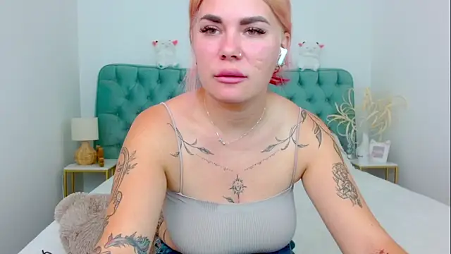 Snapshot of Naughty_kittyy1 chatting on October 5, 7:48 pm Naughty kittyy1 online show from October 5, 7:48 pm