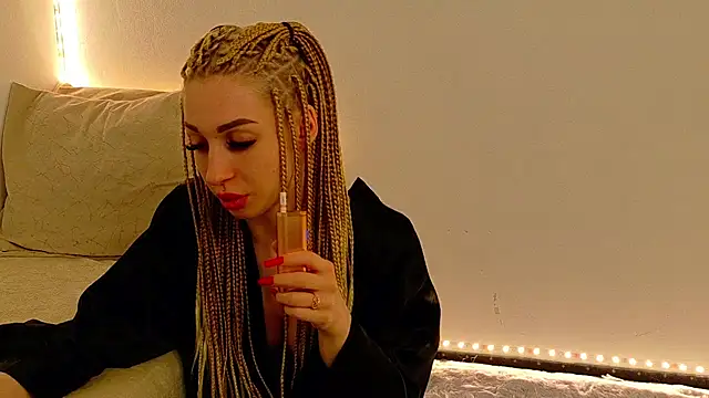 Sia a online show from December 15, 7:03 am