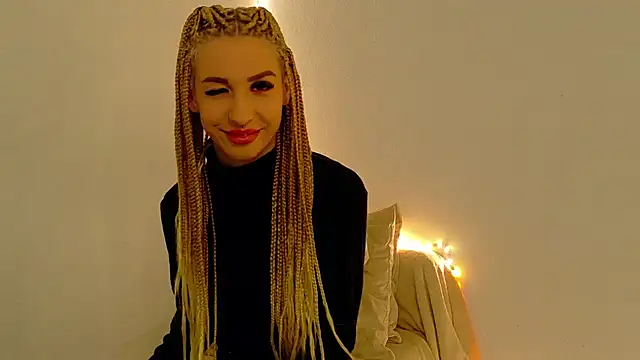 Sia a online show from December 16, 4:50 am