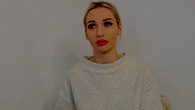 Sia a online show from January 10, 9:59 am