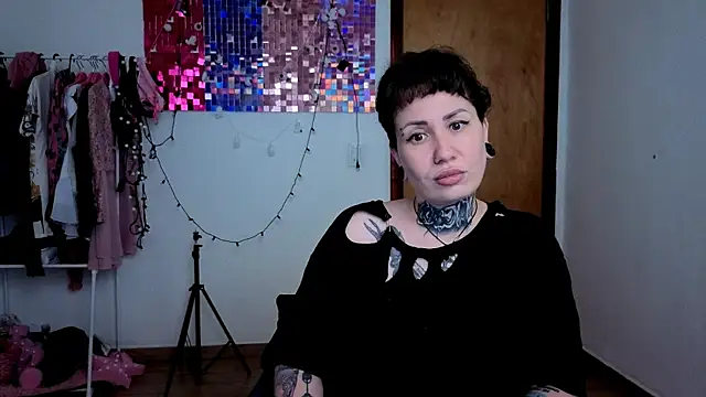 Snapshot of Senorita__Dakota chatting on November 13, 12:42 pm Senorita Dakota online show from November 13, 12:42 pm