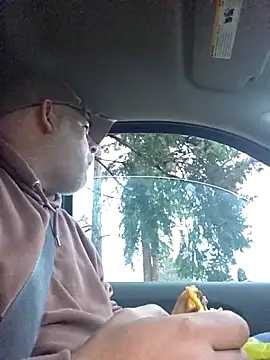 DeeBestEver online show from November 5, 3:04 pm