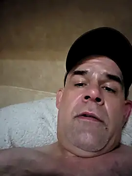 Snapshot of DeeBestEver chatting on October 4, 12:01 am DeeBestEver online show from October 4, 12:01 am
