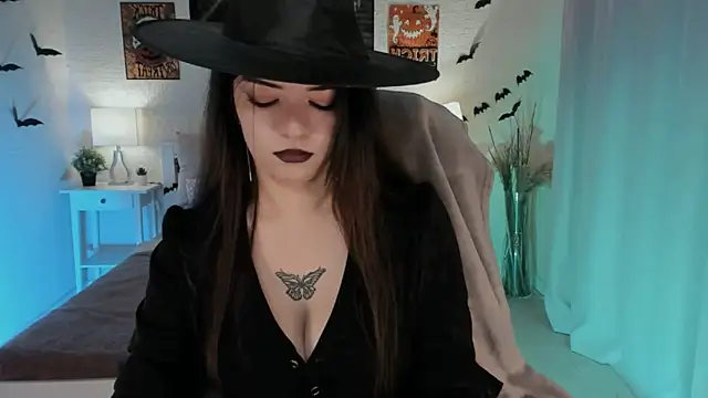 Snapshot of Selena_Wow_ chatting on October 30, 9:29 am Selena Wow  online show from October 30, 9:29 am