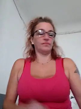 Fifi83Bell online show from October 24, 8:35 am