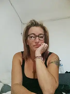 Snapshot of Fifi83Bell chatting on September 30, 7:31 pm Fifi83Bell online show from September 30, 7:31 pm