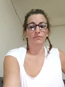 Fifi83Bell online show from November 13, 10:35 pm