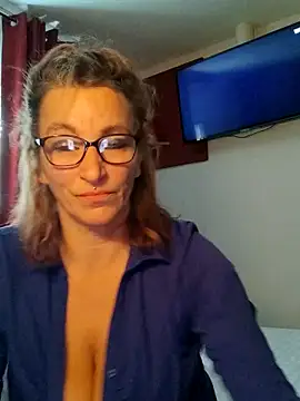 Fifi83Bell online show from December 17, 12:43 pm