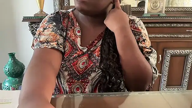 nanaisbackk online show from December 5, 8:13 am