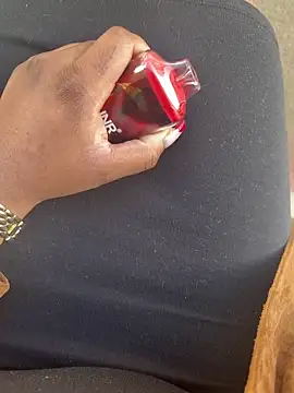 nanaisbackk online show from February 25, 10:48 am