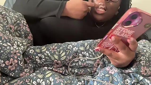 nanaisbackk online show from February 23, 12:17 pm