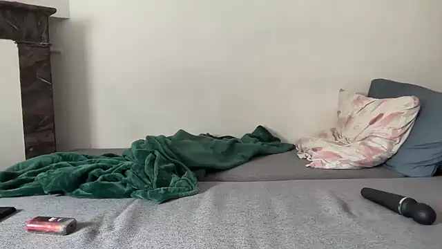 nanaisbackk online show from March 7, 12:10 pm