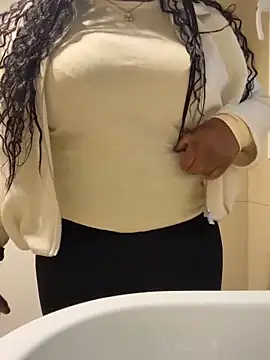 nanaisbackk online show from December 17, 11:26 am