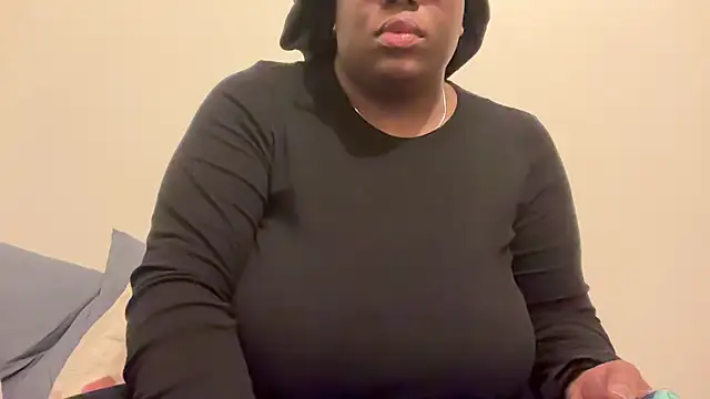 nanaisbackk online show from February 12, 5:45 pm