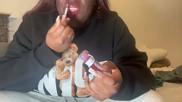 nanaisbackk online show from February 6, 6:04 pm