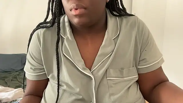 nanaisbackk online show from April 5, 12:45 pm