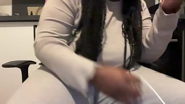 nanaisbackk online show from March 11, 10:26 pm