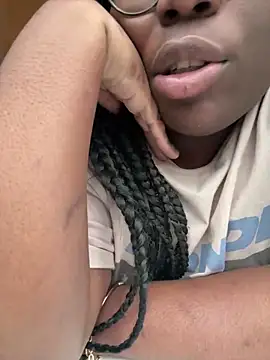 nanaisbackk online show from November 23, 1:32 pm