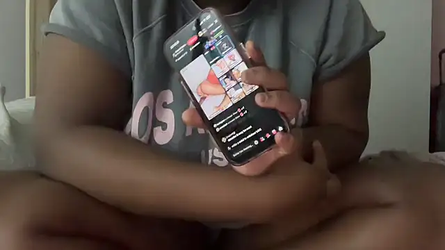 nanaisbackk online show from October 27, 10:54 pm