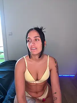 LaPetiteKim online show from April 17, 12:30 pm