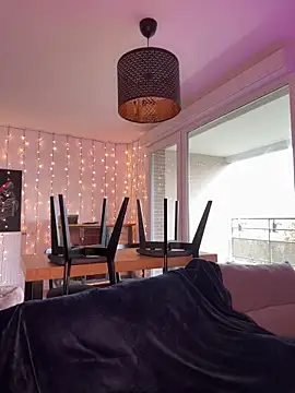 Snapshot of LaPetiteKim chatting on December 22, 1:00 pm LaPetiteKim online show from December 22, 1:00 pm