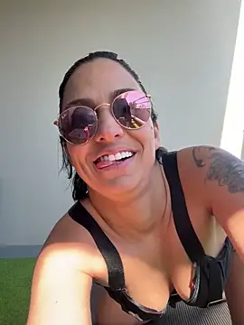 LaPetiteKim online show from March 17, 1:14 pm