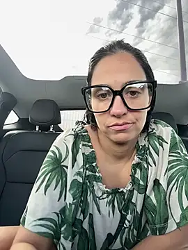 LaPetiteKim online show from March 11, 1:05 pm