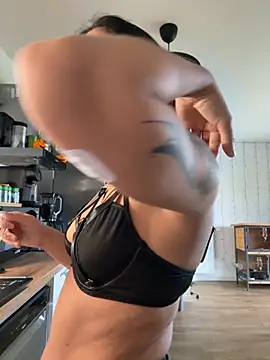 Snapshot of LaPetiteKim chatting on November 3, 1:04 pm LaPetiteKim online show from November 3, 1:04 pm