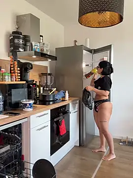 LaPetiteKim online show from March 12, 12:53 pm