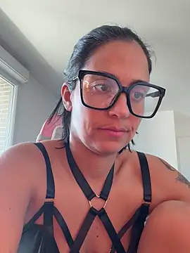 LaPetiteKim online show from April 14, 11:59 am