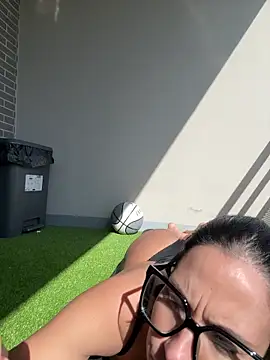 LaPetiteKim online show from March 9, 12:20 pm