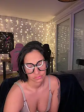 Snapshot of LaPetiteKim chatting on February 15, 8:08 pm LaPetiteKim online show from February 15, 8:08 pm