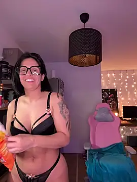 Snapshot of LaPetiteKim chatting on February 11, 8:31 pm LaPetiteKim online show from February 11, 8:31 pm