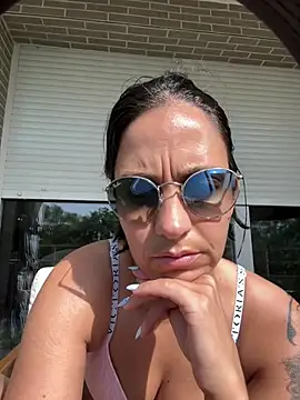 LaPetiteKim online show from May 29, 7:47 am