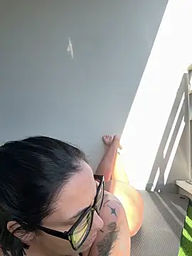 LaPetiteKim online show from March 4, 1:08 pm