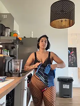 Snapshot of LaPetiteKim chatting on October 31, 1:08 pm LaPetiteKim online show from October 31, 1:08 pm