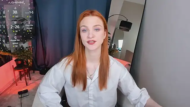 Snapshot of PollyMayer chatting on May 8, 8:56 pm PollyMayer online show from May 8, 8:56 pm