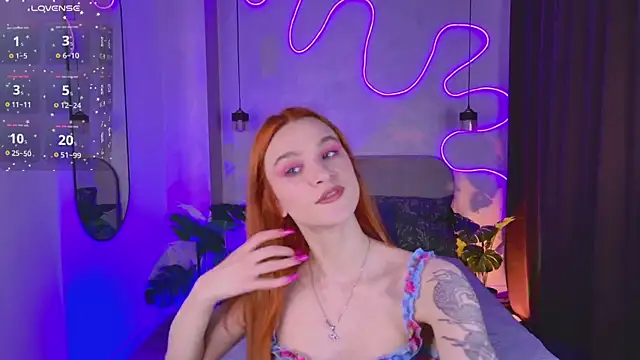 Snapshot of PollyMayer chatting on May 1, 8:47 pm PollyMayer online show from May 1, 8:47 pm