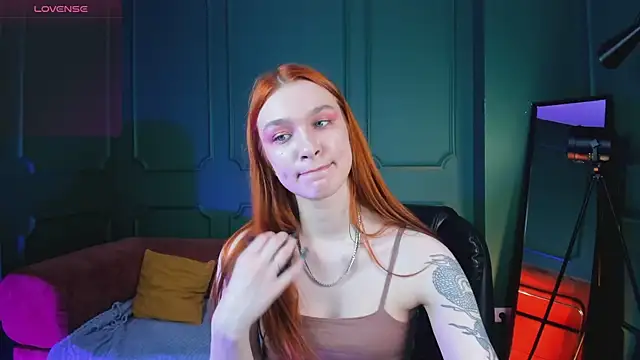 PollyMayer online show from July 5, 9:54 pm
