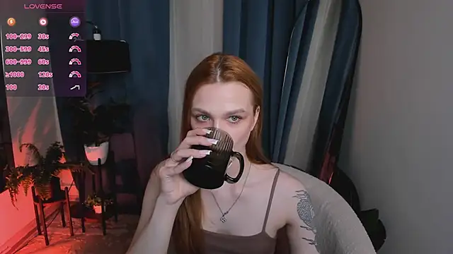 Snapshot of PollyMayer chatting on May 21, 8:50 pm PollyMayer online show from May 21, 8:50 pm