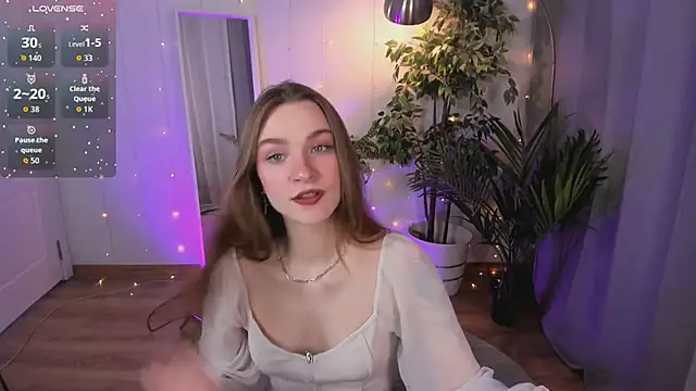 Snapshot of PollyMayer chatting on February 18, 8:49 pm PollyMayer online show from February 18, 8:49 pm