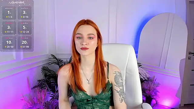 Snapshot of PollyMayer chatting on April 29, 8:48 pm PollyMayer online show from April 29, 8:48 pm