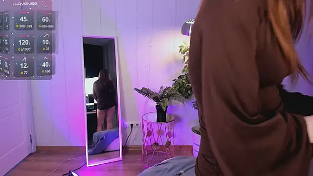 Snapshot of PollyMayer chatting on February 17, 9:01 pm PollyMayer online show from February 17, 9:01 pm